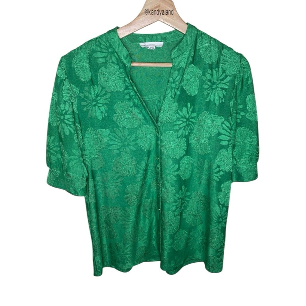 RIO & RYAN Women’s Green Button Down Top